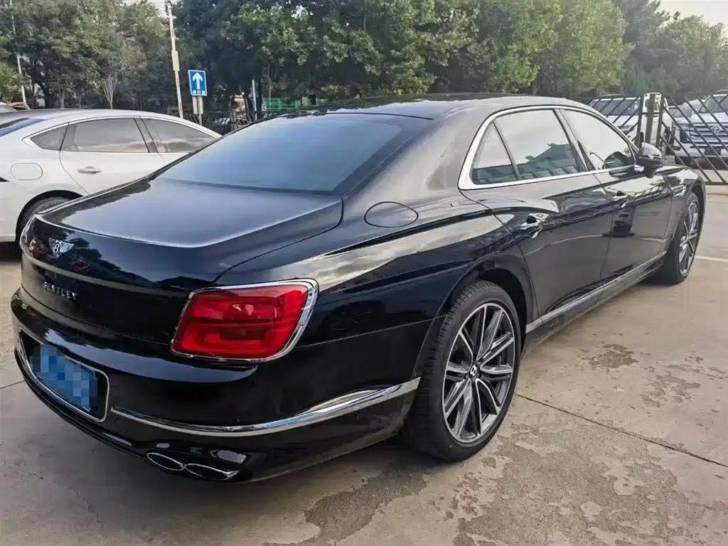 Flying Spur 2022 4.0T V8 Standard Edition — миниатюра 4