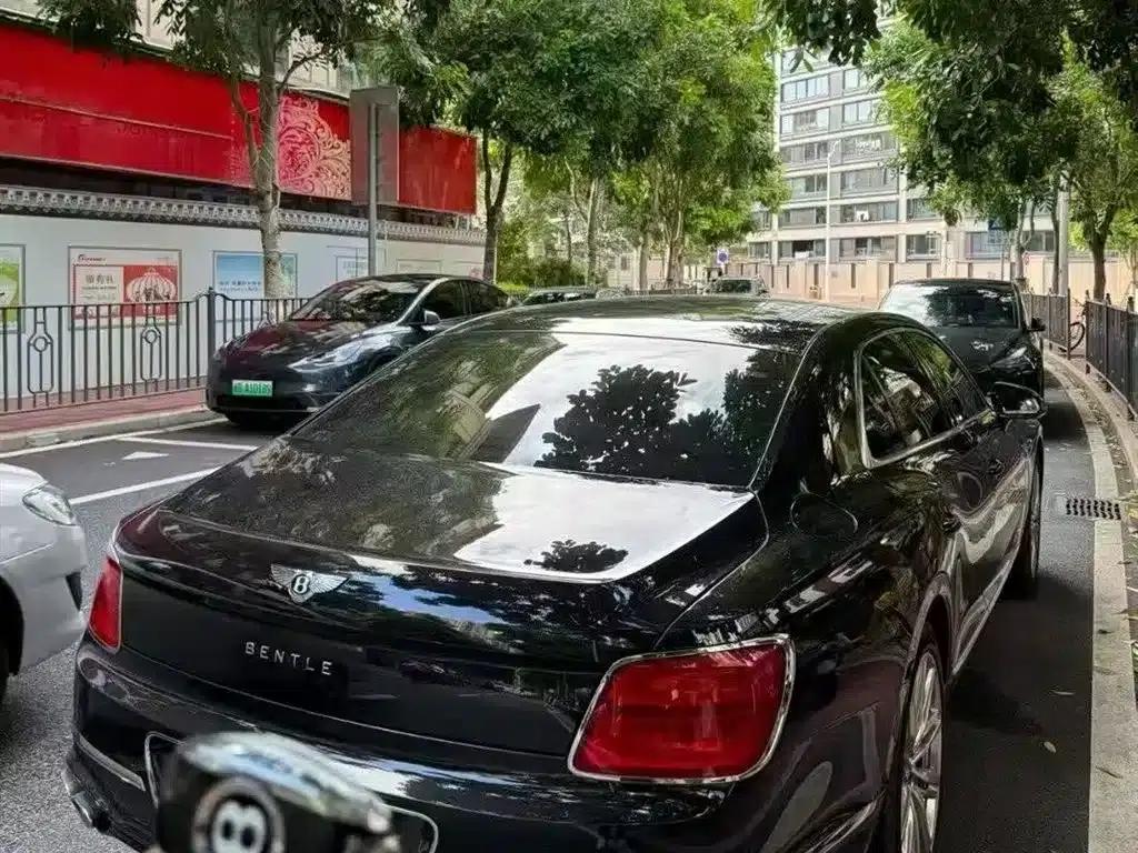 Flying Spur 2022 4.0T V8 Standard Edition — миниатюра 3