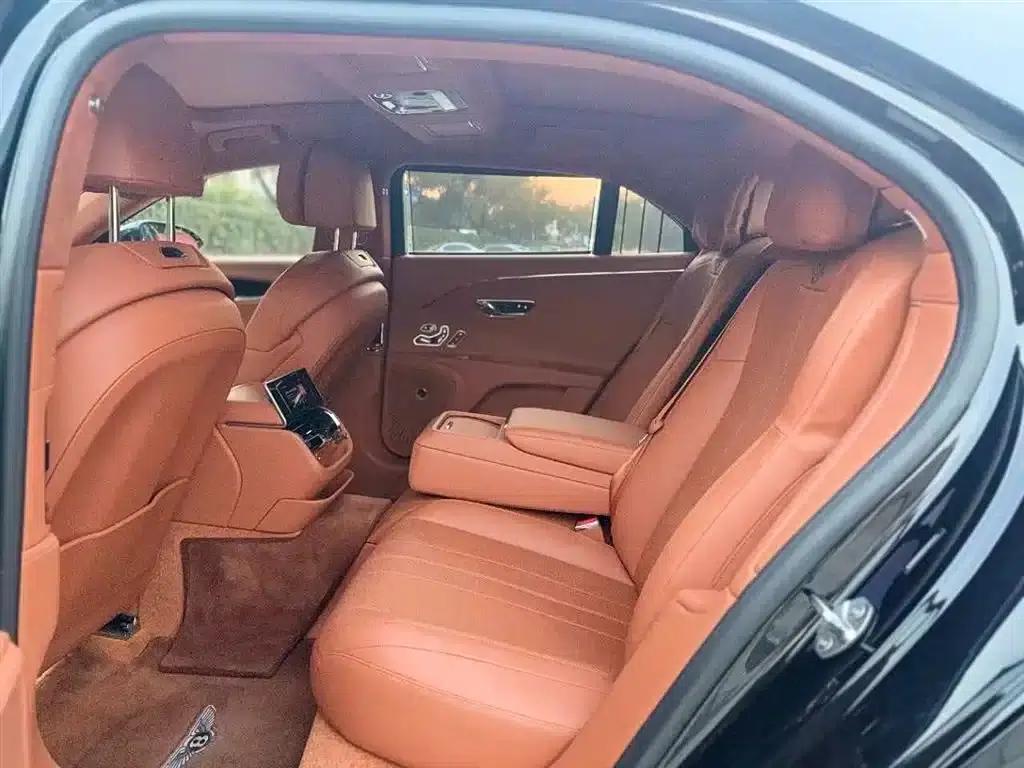 Flying Spur 2022 4.0T V8 Standard Edition — миниатюра 6