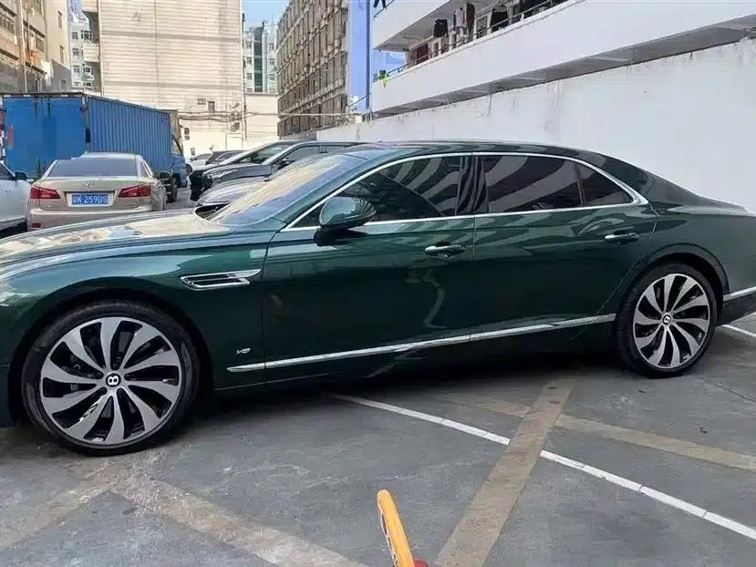 Flying Spur 2022 4.0T V8 Standard Edition — миниатюра 3