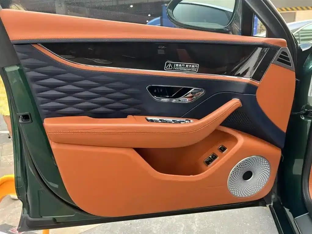 Flying Spur 2022 4.0T V8 Standard Edition — миниатюра 7