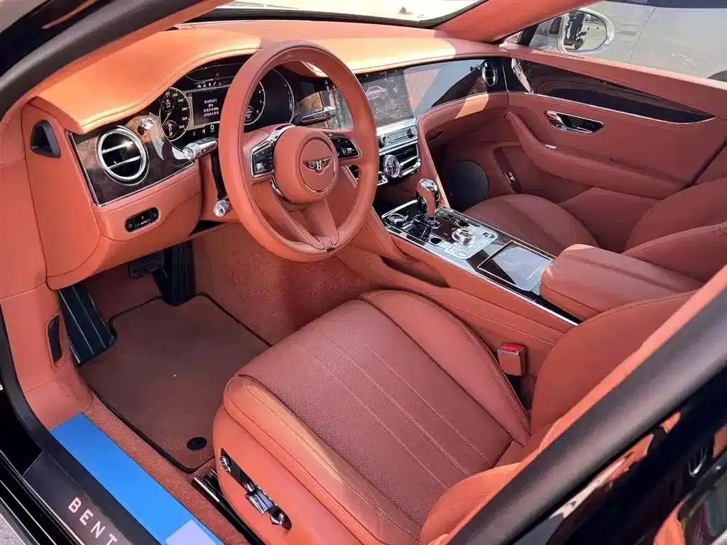 2023 Mercedes-Benz Flying Spur 4.0T V8 Elegance Edition — миниатюра 2