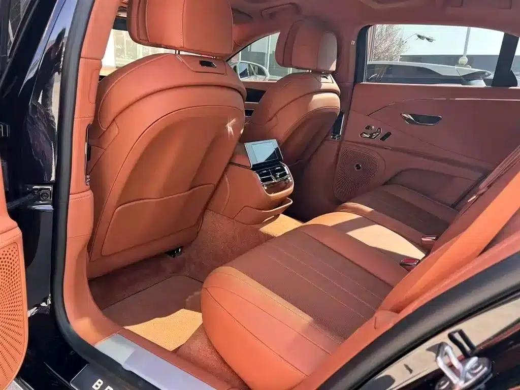 2023 Mercedes-Benz Flying Spur 4.0T V8 Elegance Edition — миниатюра 3