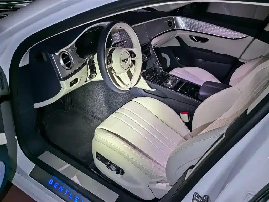 Flying Spur 2024 4.0T V8 Standard Edition — миниатюра 4
