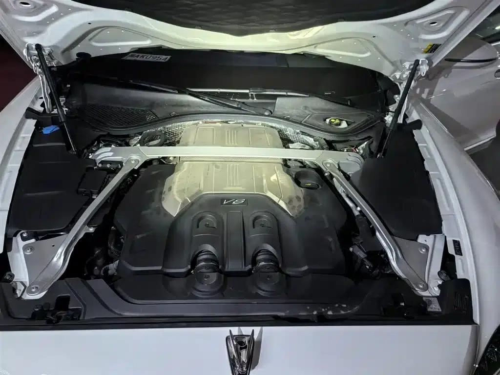 Flying Spur 2024 4.0T V8 Standard Edition — миниатюра 7