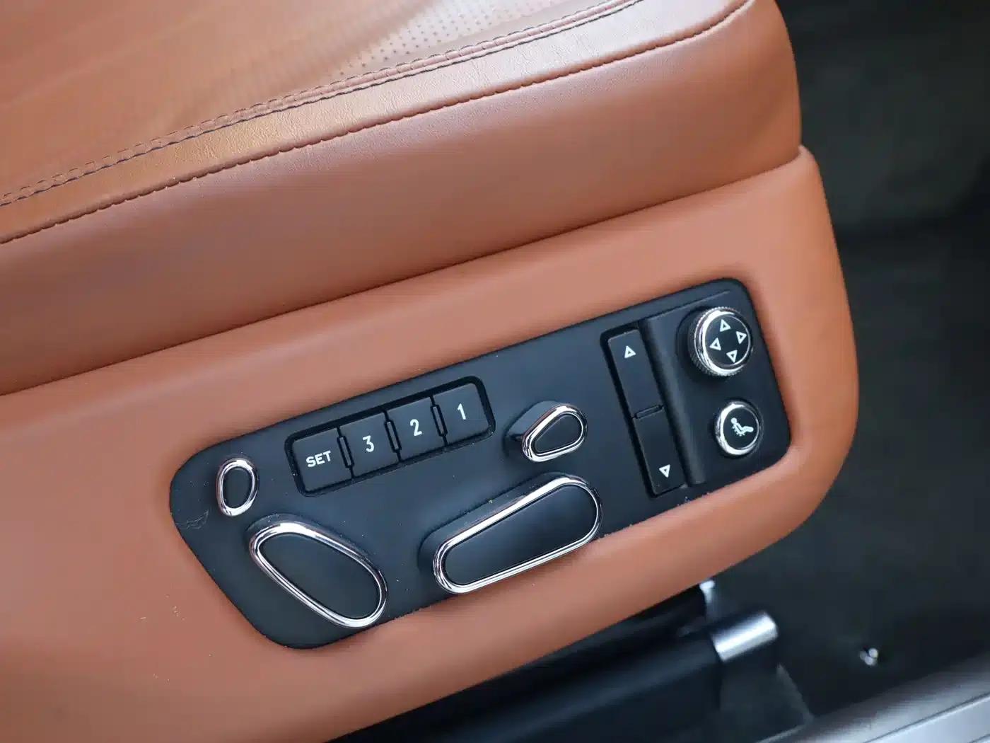 2014 Flying Spur 4.0T V8 Premium Edition — миниатюра 11