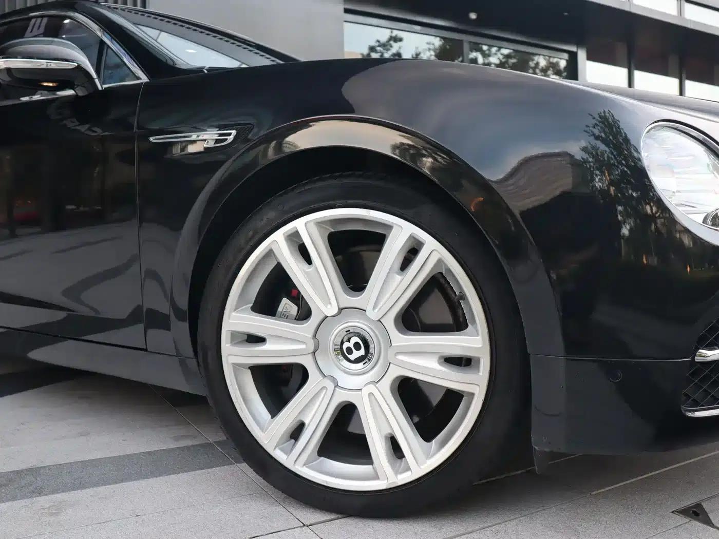 2014 Flying Spur 4.0T V8 Premium Edition — миниатюра 13