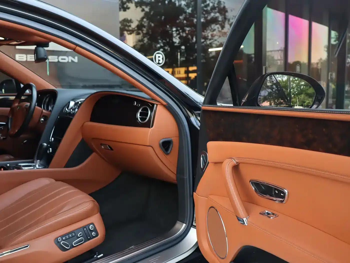 2014 Flying Spur 4.0T V8 Premium Edition — миниатюра 9