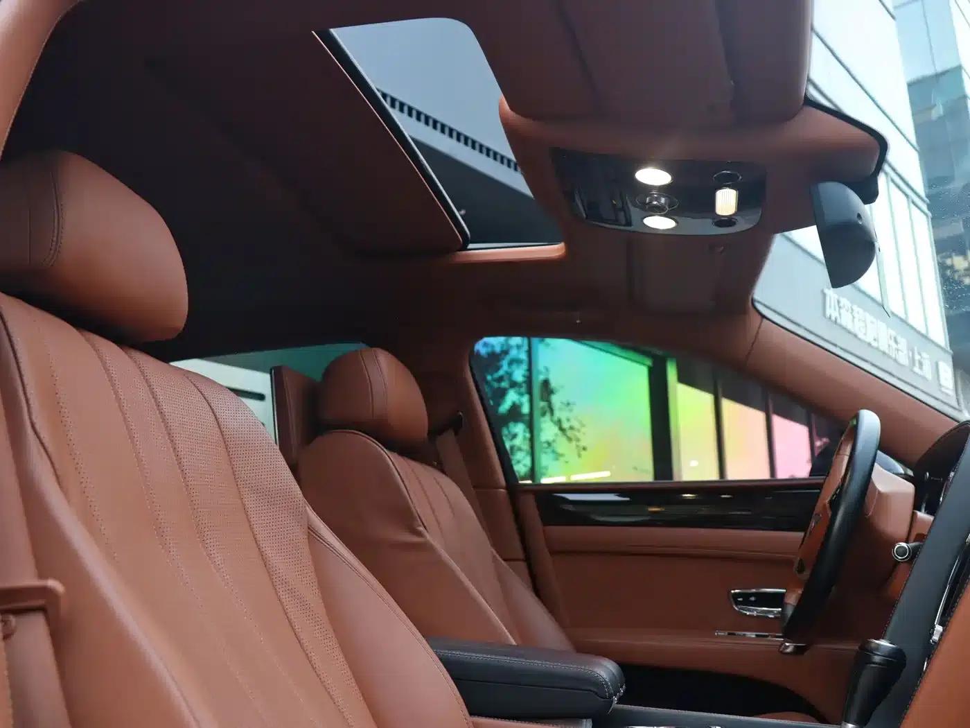 2014 Flying Spur 4.0T V8 Premium Edition — миниатюра 10