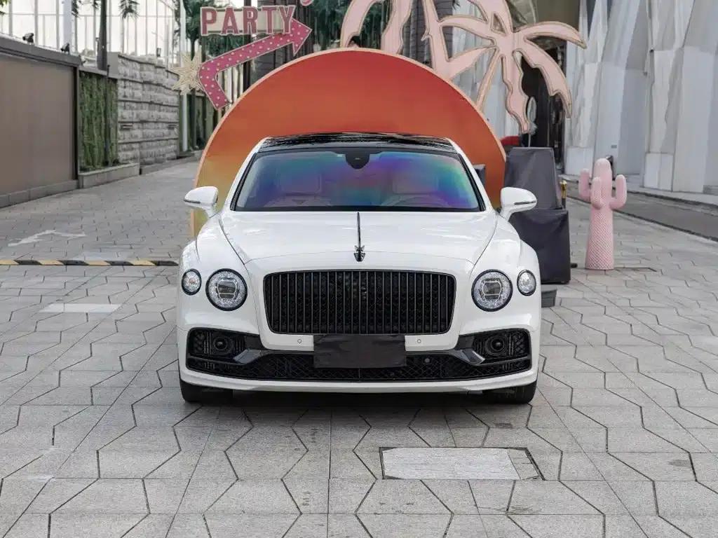 Flying Spur 2022 4.0T V8 Standard Edition — миниатюра 2