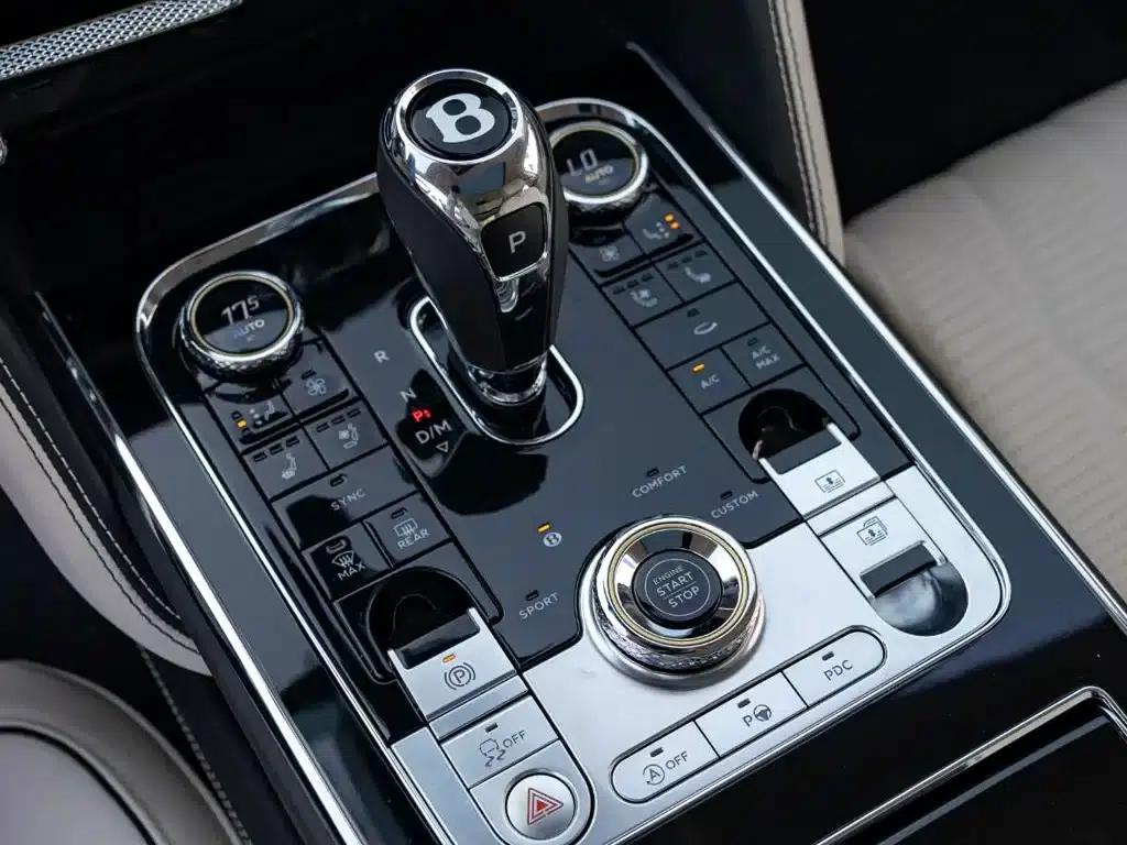 Flying Spur 2022 4.0T V8 Standard Edition — миниатюра 16