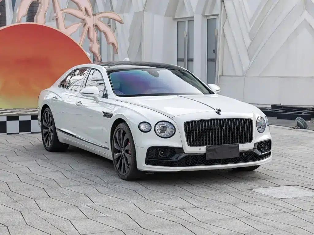 Flying Spur 2022 4.0T V8 Standard Edition — миниатюра 3
