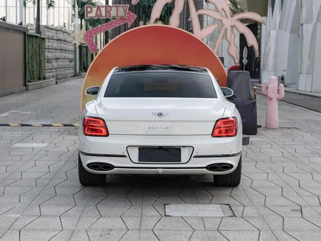 Flying Spur 2022 4.0T V8 Standard Edition — миниатюра 5