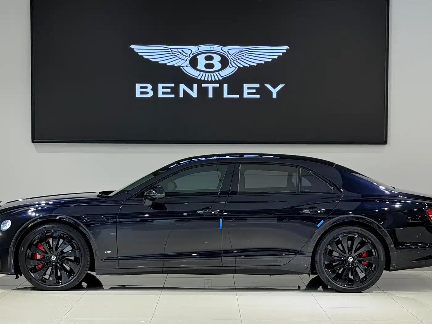 Flying Spur 2022 4.0T V8 Standard Edition — миниатюра 3