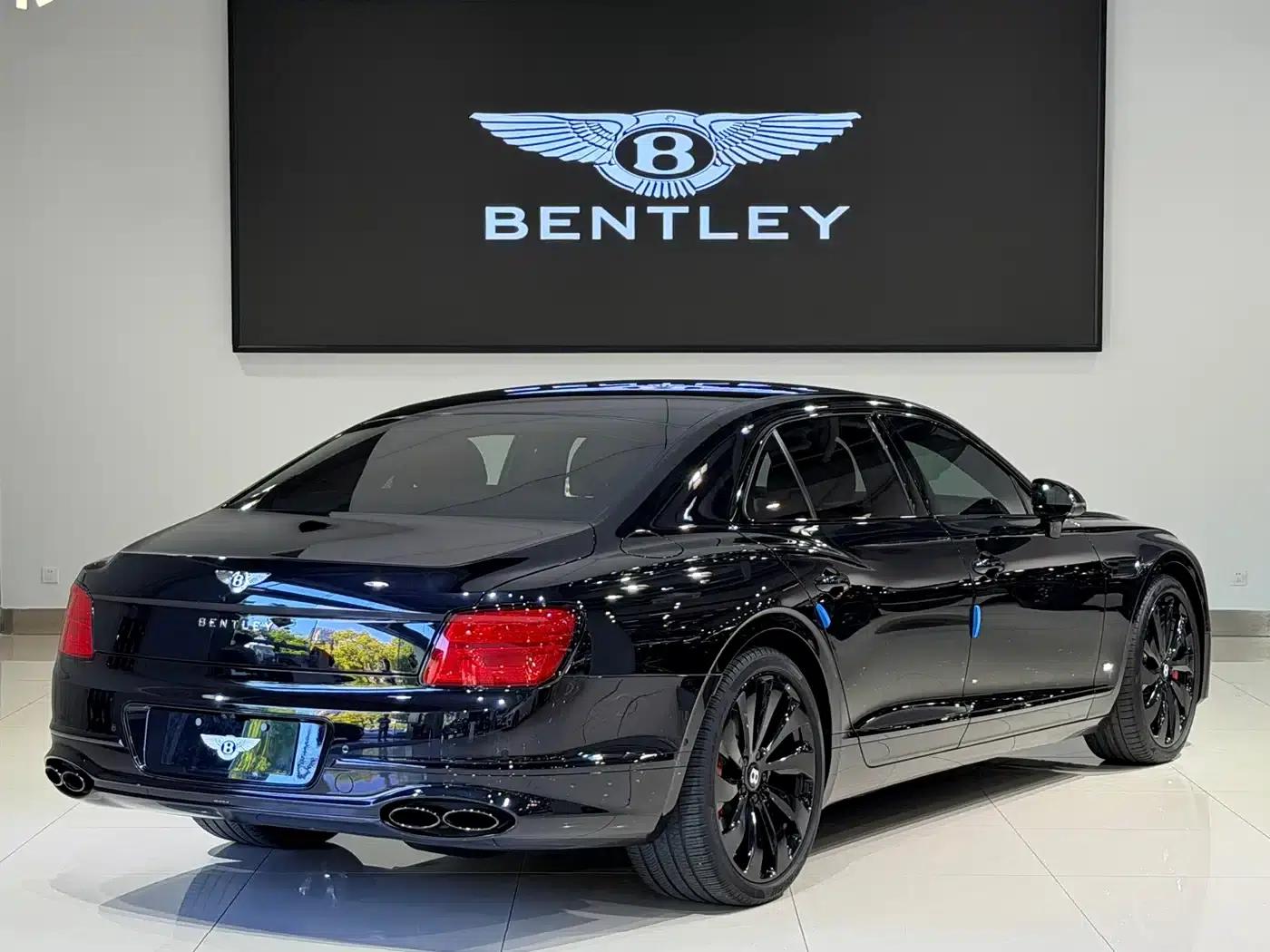 Flying Spur 2022 4.0T V8 Standard Edition — миниатюра 4
