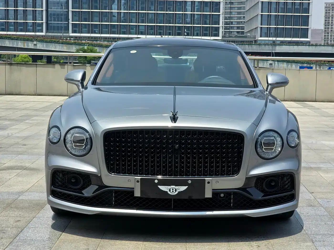 2023 Mercedes-Benz Flying Spur 4.0T V8 Elegance Edition — миниатюра 2