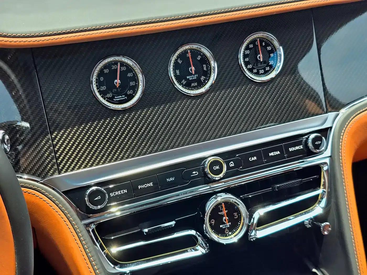 2023 Mercedes-Benz Flying Spur 4.0T V8 Elegance Edition — миниатюра 13
