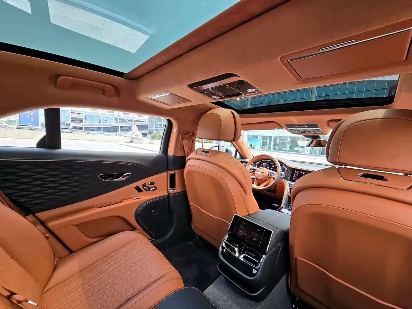2023 Mercedes-Benz Flying Spur 4.0T V8 Elegance Edition — миниатюра 14