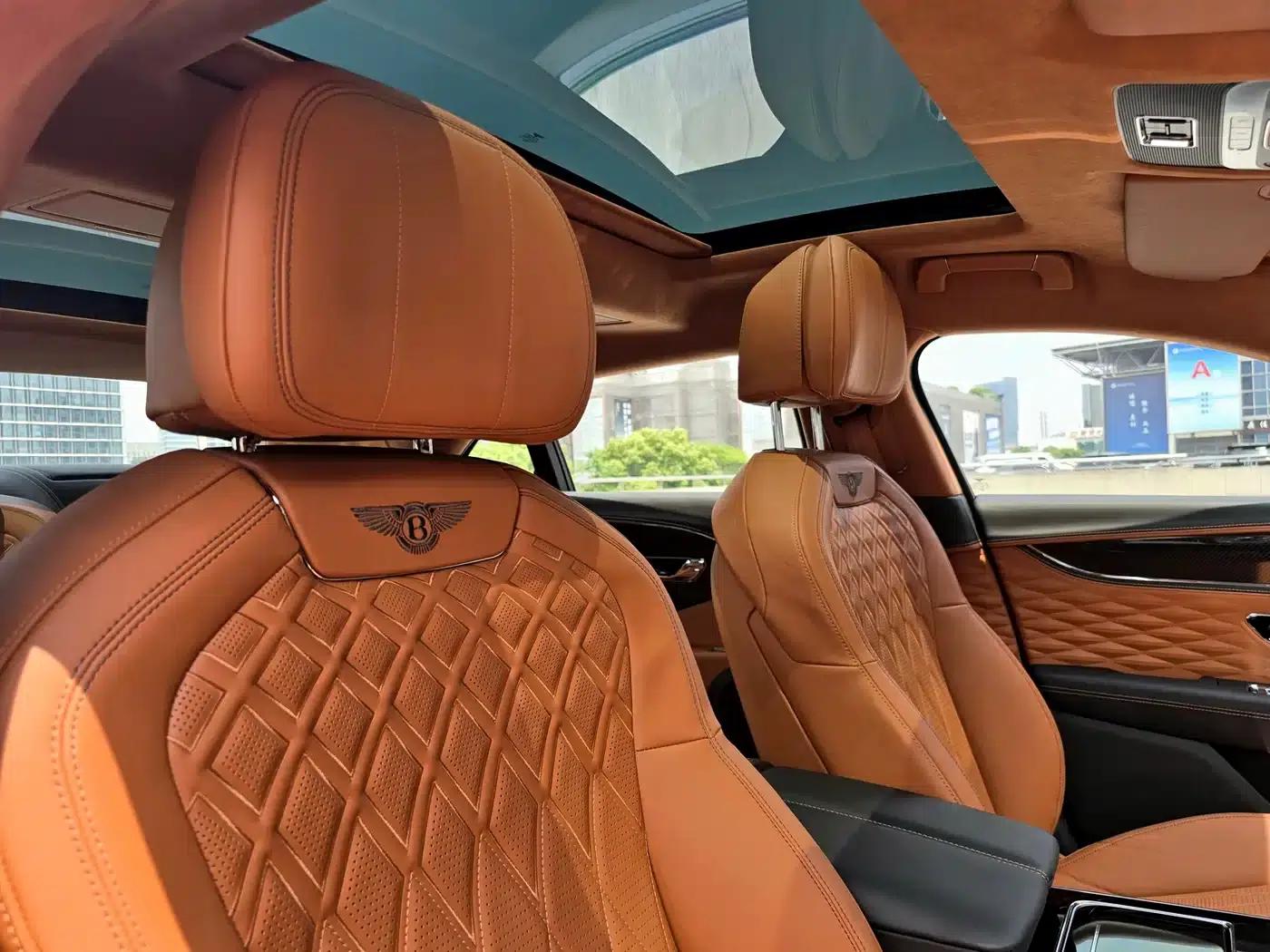 2023 Mercedes-Benz Flying Spur 4.0T V8 Elegance Edition — миниатюра 16