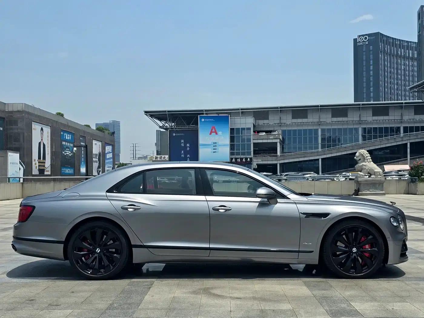 2023 Mercedes-Benz Flying Spur 4.0T V8 Elegance Edition — миниатюра 3