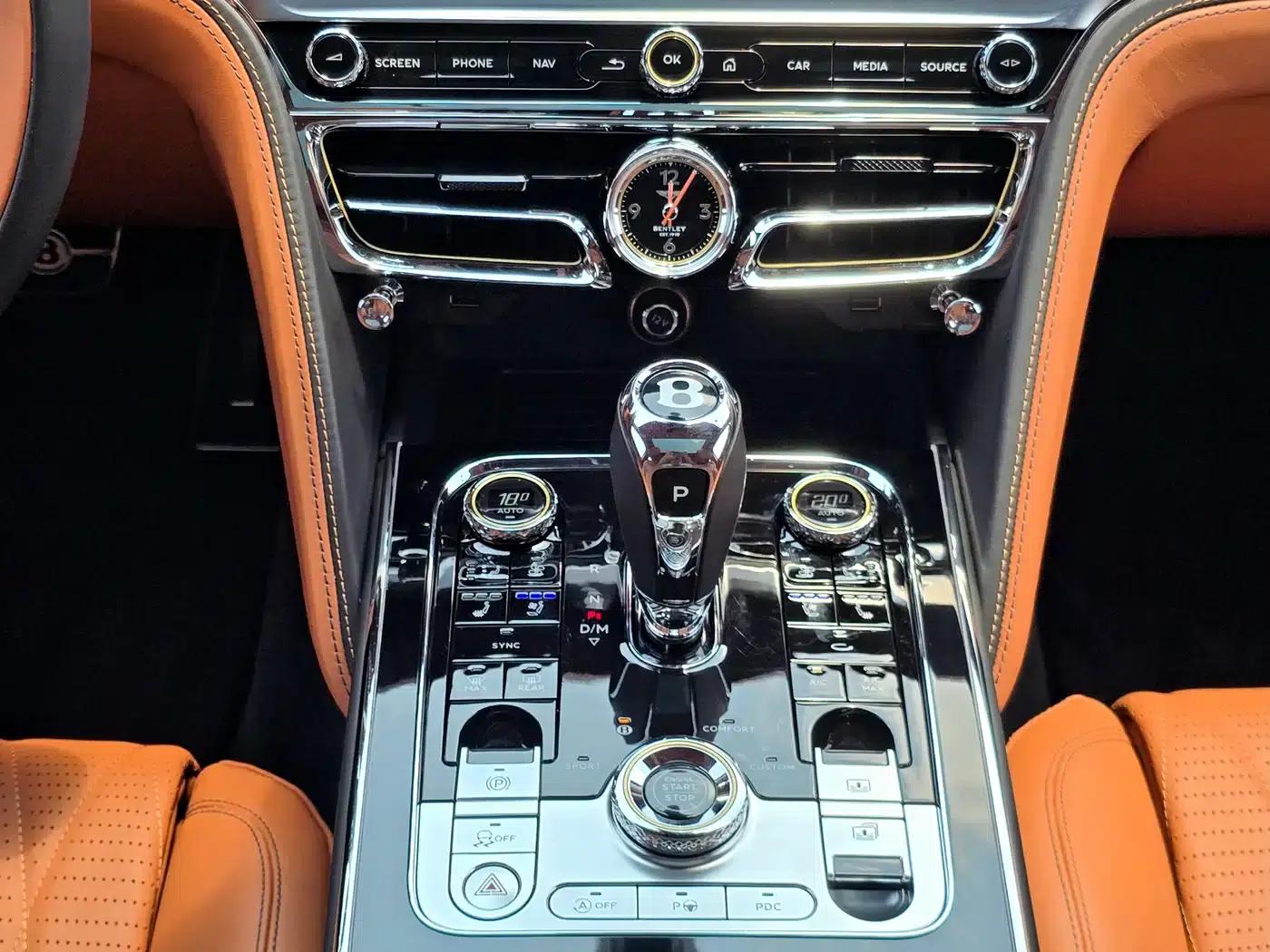 2023 Mercedes-Benz Flying Spur 4.0T V8 Elegance Edition — миниатюра 9