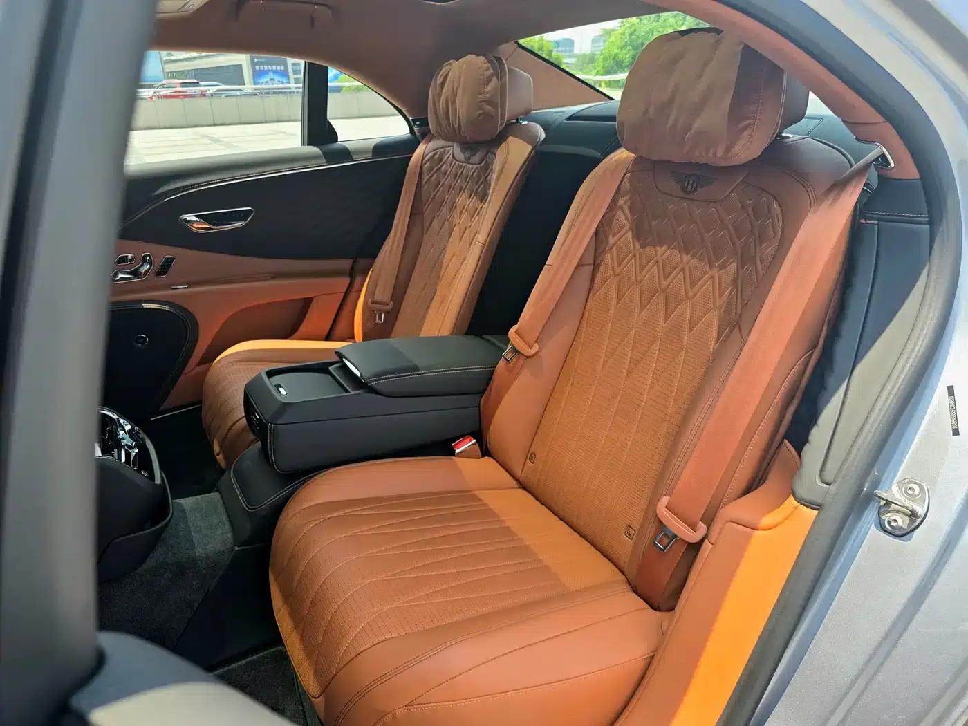 2023 Mercedes-Benz Flying Spur 4.0T V8 Elegance Edition — миниатюра 10