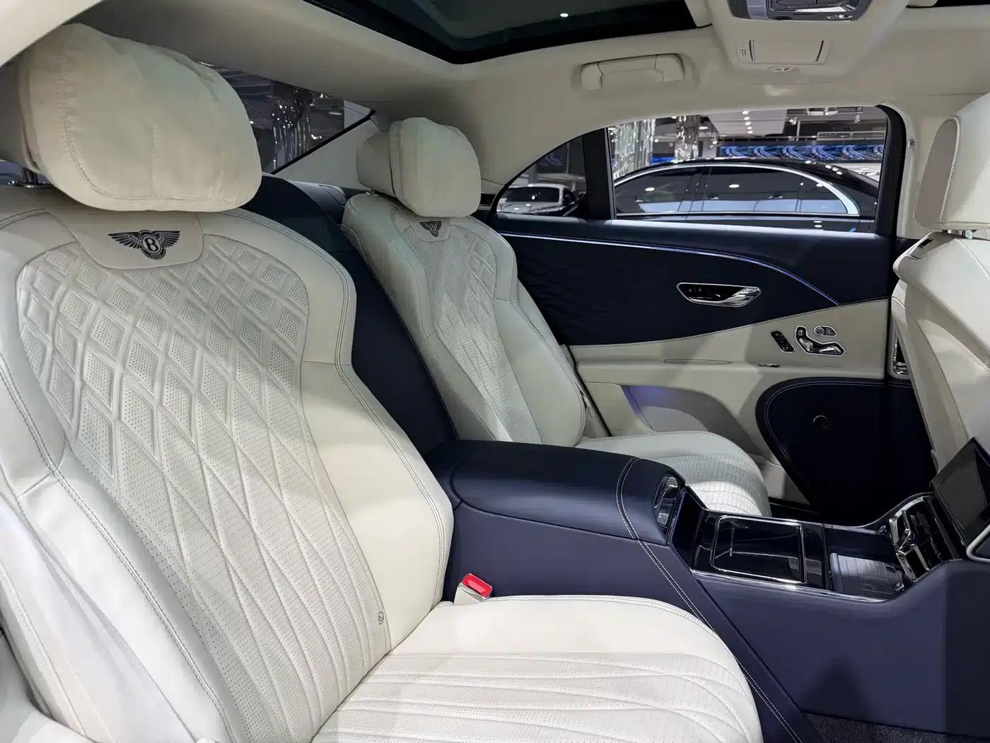 Flying Spur 2022 4.0T V8 Standard Edition — миниатюра 11