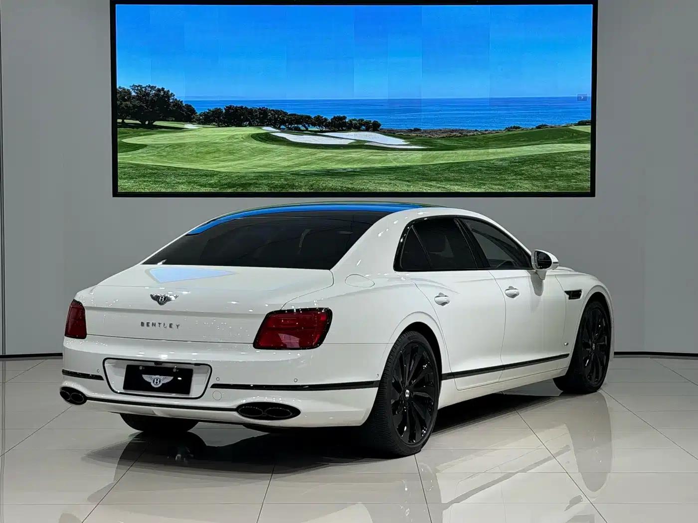 Flying Spur 2022 4.0T V8 Standard Edition — миниатюра 4