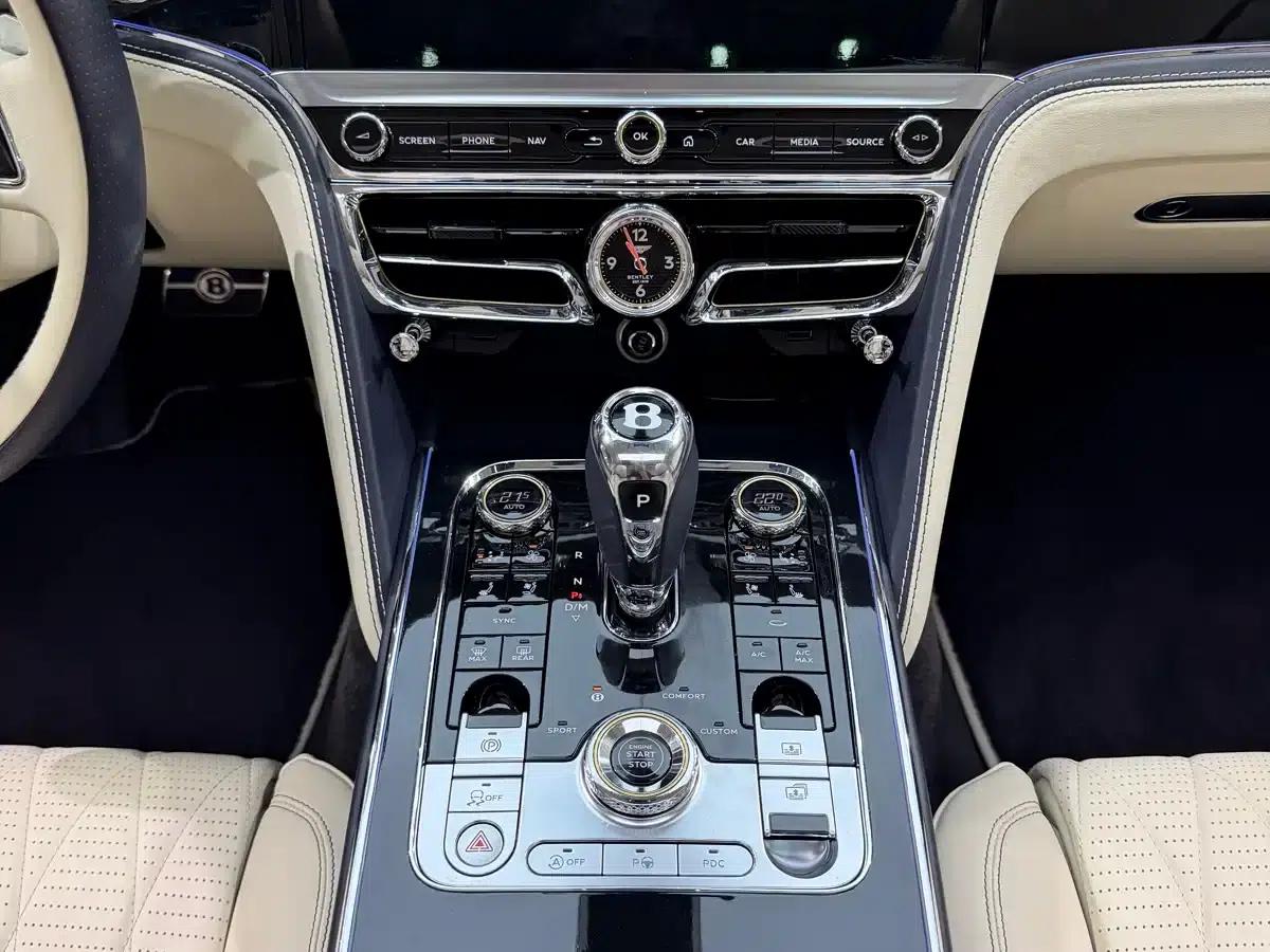 Flying Spur 2022 4.0T V8 Standard Edition — миниатюра 8