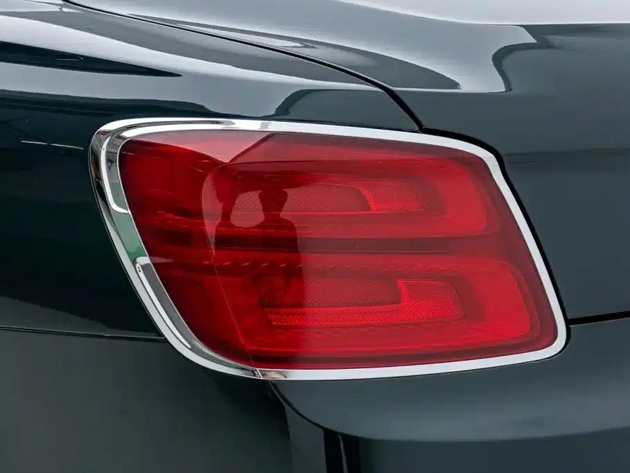 2023 Mercedes-Benz Flying Spur 4.0T V8 Elegance Edition — миниатюра 13