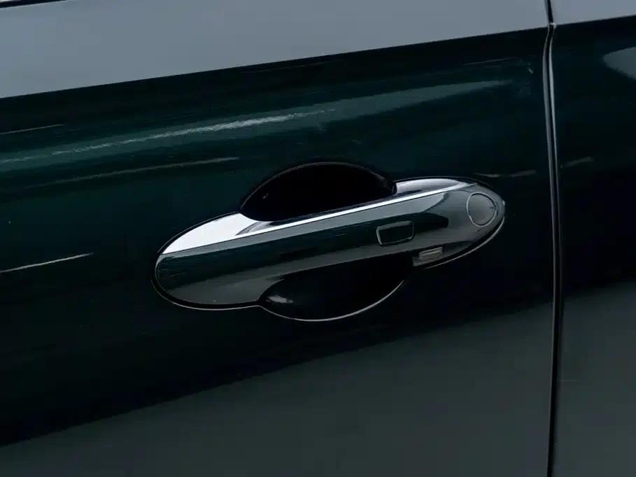2023 Mercedes-Benz Flying Spur 4.0T V8 Elegance Edition — миниатюра 15
