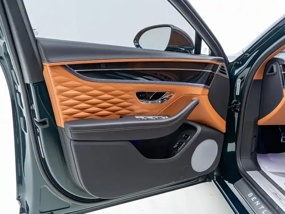 2023 Mercedes-Benz Flying Spur 4.0T V8 Elegance Edition — миниатюра 16