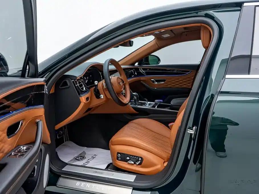 2023 Mercedes-Benz Flying Spur 4.0T V8 Elegance Edition — миниатюра 17