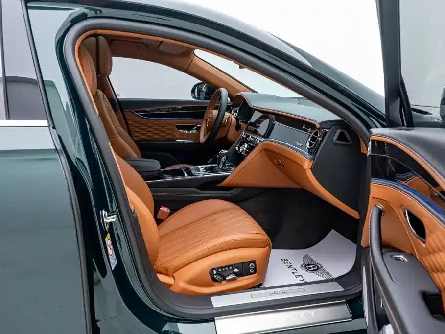 2023 Mercedes-Benz Flying Spur 4.0T V8 Elegance Edition — миниатюра 18
