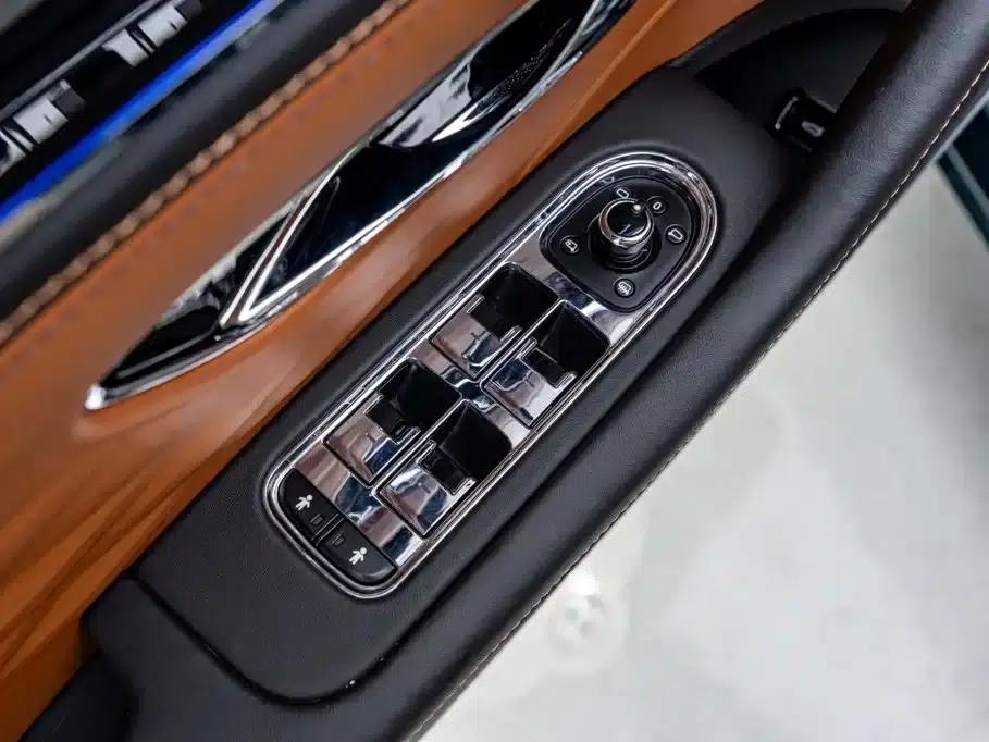 2023 Mercedes-Benz Flying Spur 4.0T V8 Elegance Edition — миниатюра 25