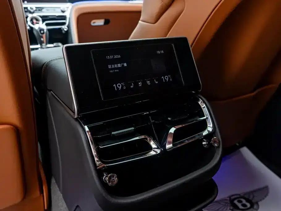 2023 Mercedes-Benz Flying Spur 4.0T V8 Elegance Edition — миниатюра 26