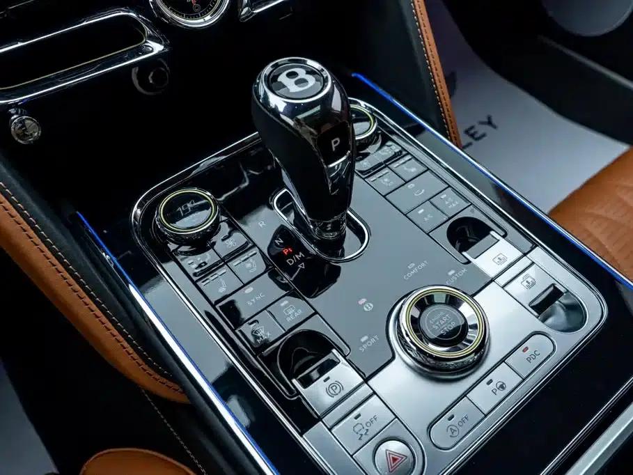 2023 Mercedes-Benz Flying Spur 4.0T V8 Elegance Edition — миниатюра 27