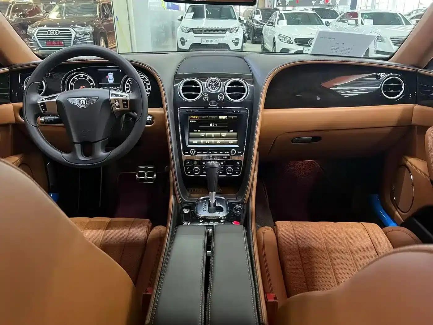 2014 Flying Spur 4.0T V8 Premium Edition — миниатюра 5