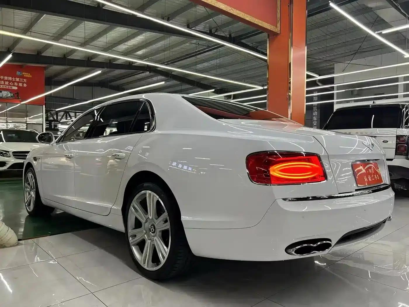 2014 Flying Spur 4.0T V8 Premium Edition — миниатюра 7