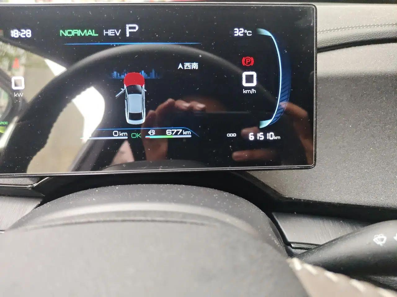 BYD Qin PLUS 2023 Champion Edition DM-i 55KM Leading Model — миниатюра 11