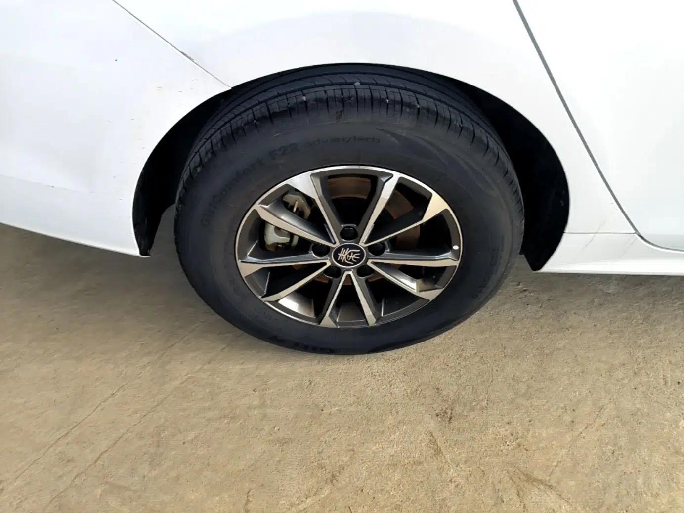 BYD Qin PLUS 2024 HONOR Edition DM-i 55KM Leading Model — миниатюра 11