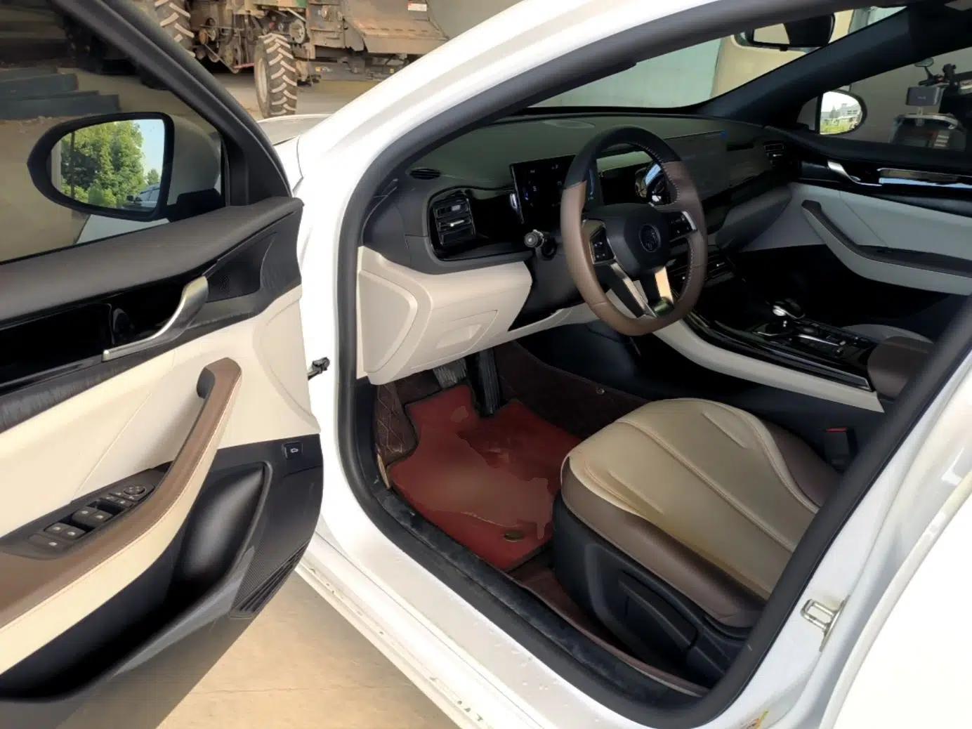 BYD Qin PLUS 2024 HONOR Edition DM-i 55KM Leading Model — миниатюра 18
