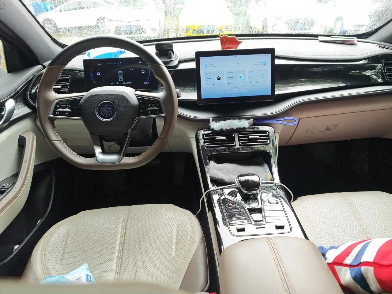 BYD Qin PLUS 2023 Champion Edition DM-i 55KM Leading Model — миниатюра 9