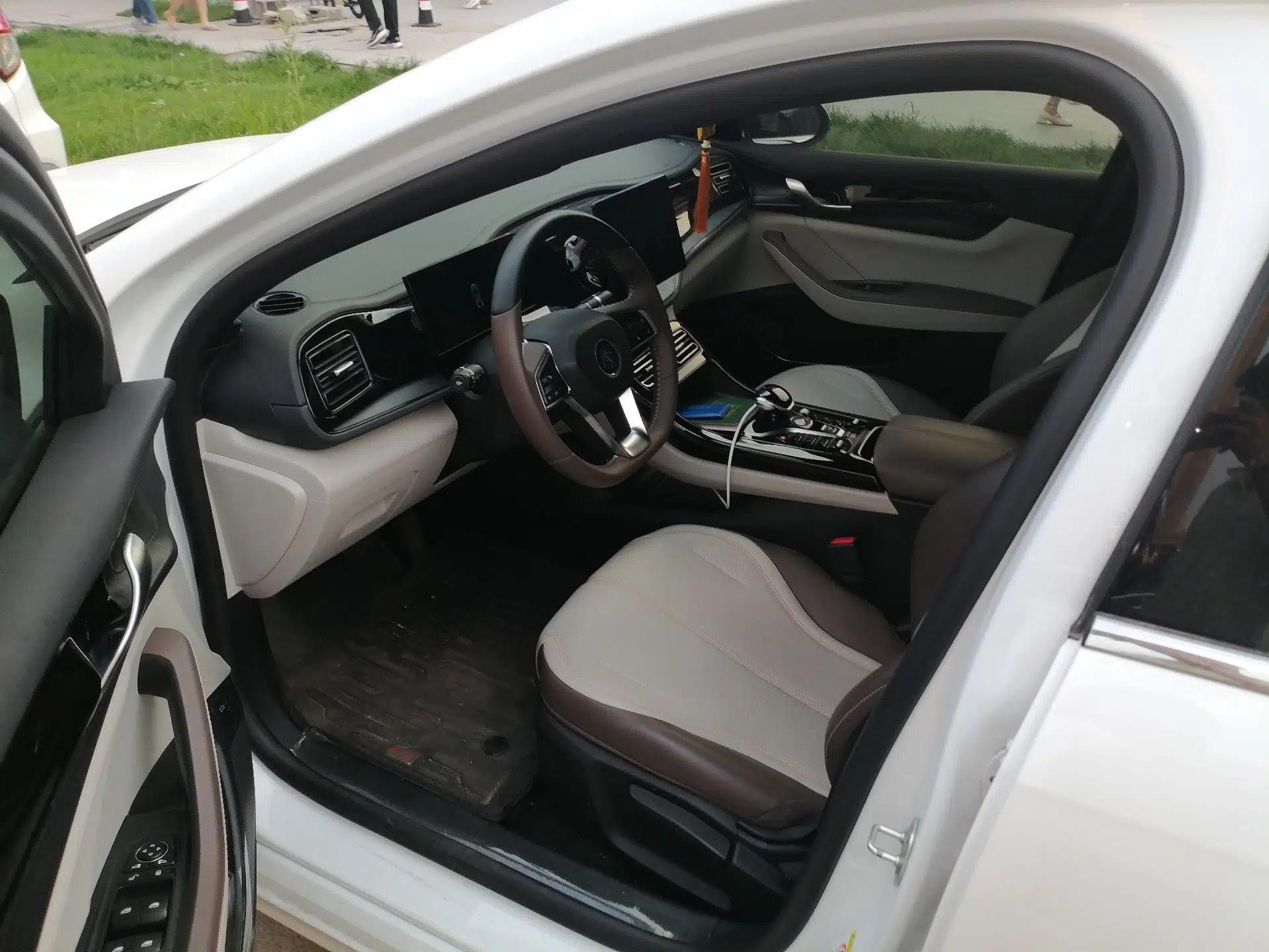 BYD Qin PLUS 2024 HONOR Edition DM-i 55KM Leading Model — миниатюра 15