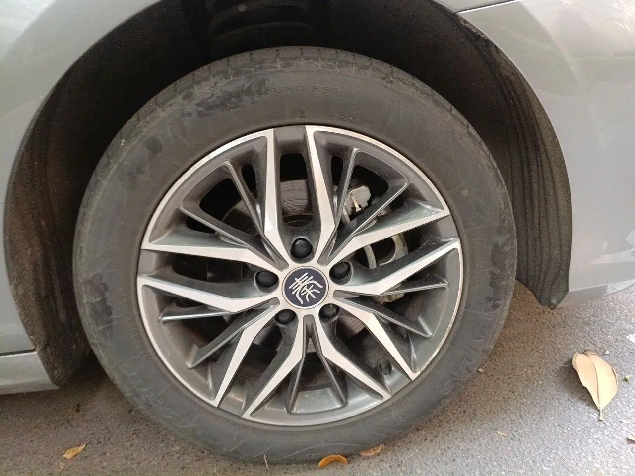 BYD Qin PLUS 2023 Champion Edition DM-i 120KM Beyond Model — миниатюра 8