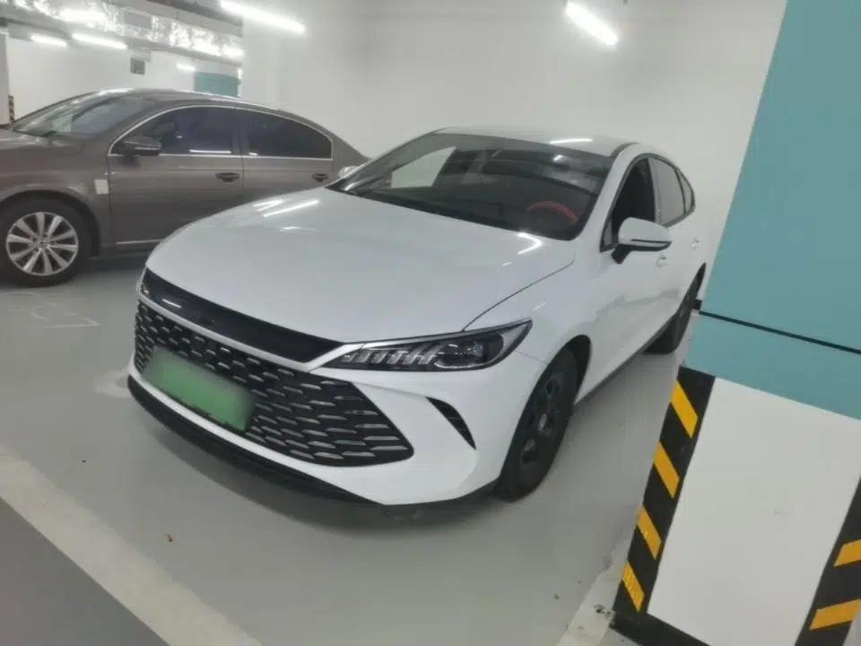 BYD Qin PLUS 2025 DM-i Smart Drive 55KM Leading Model — миниатюра 1