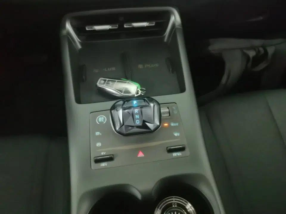 BYD Qin PLUS 2025 DM-i Smart Drive 55KM Leading Model — миниатюра 16