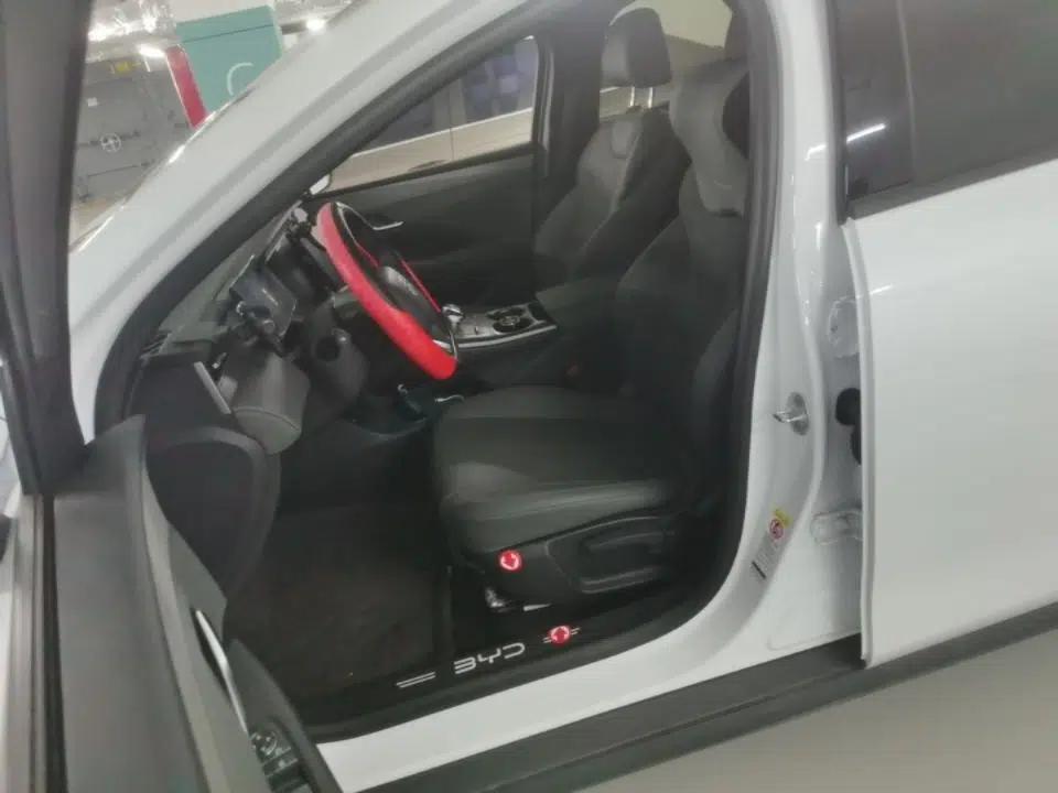 BYD Qin PLUS 2025 DM-i Smart Drive 55KM Leading Model — миниатюра 17