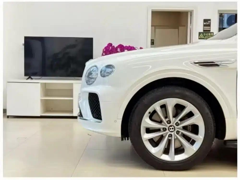 Bentayga 2021 4.0T V8 — миниатюра 9