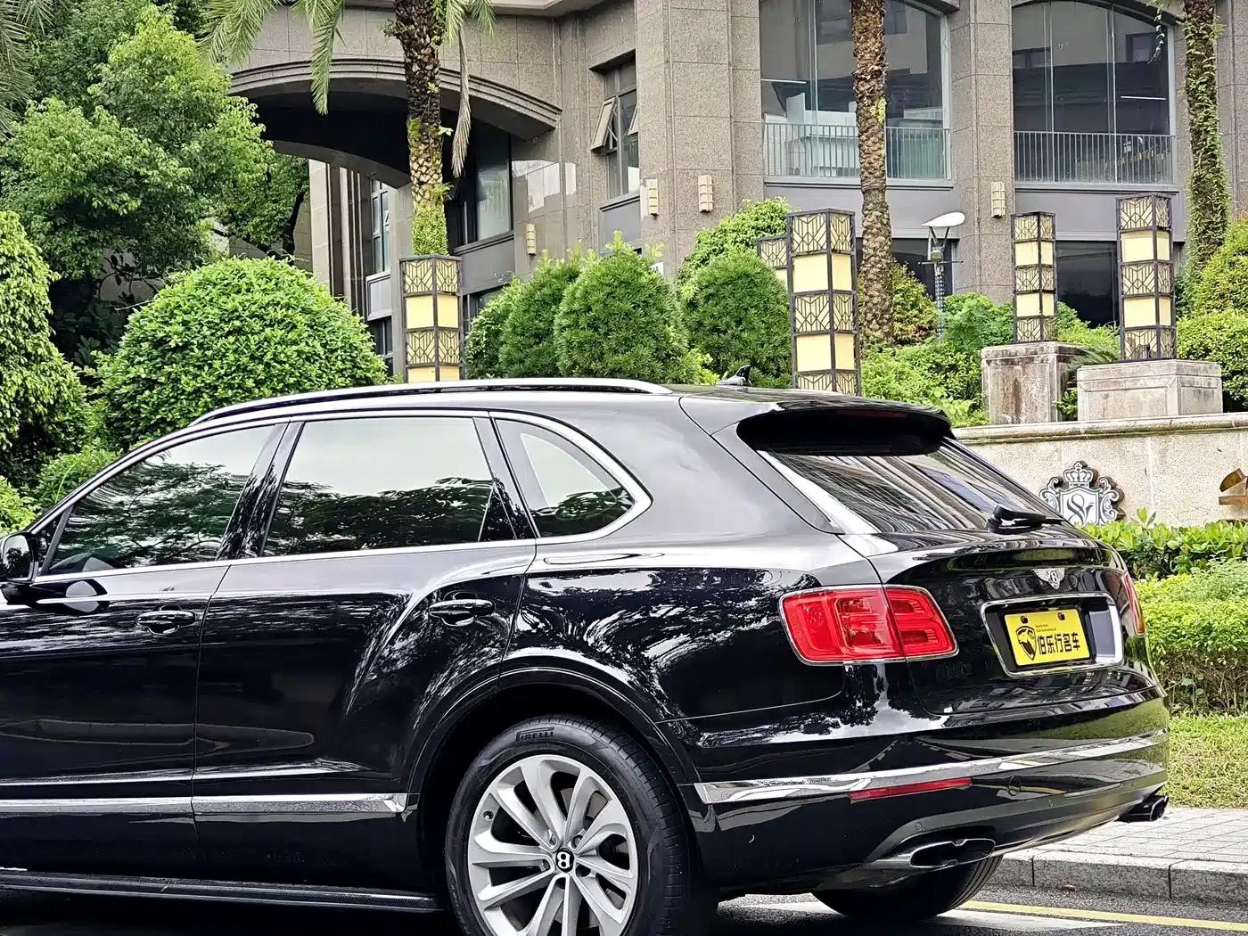 Bentayga 2018 4.0T V8 — миниатюра 27